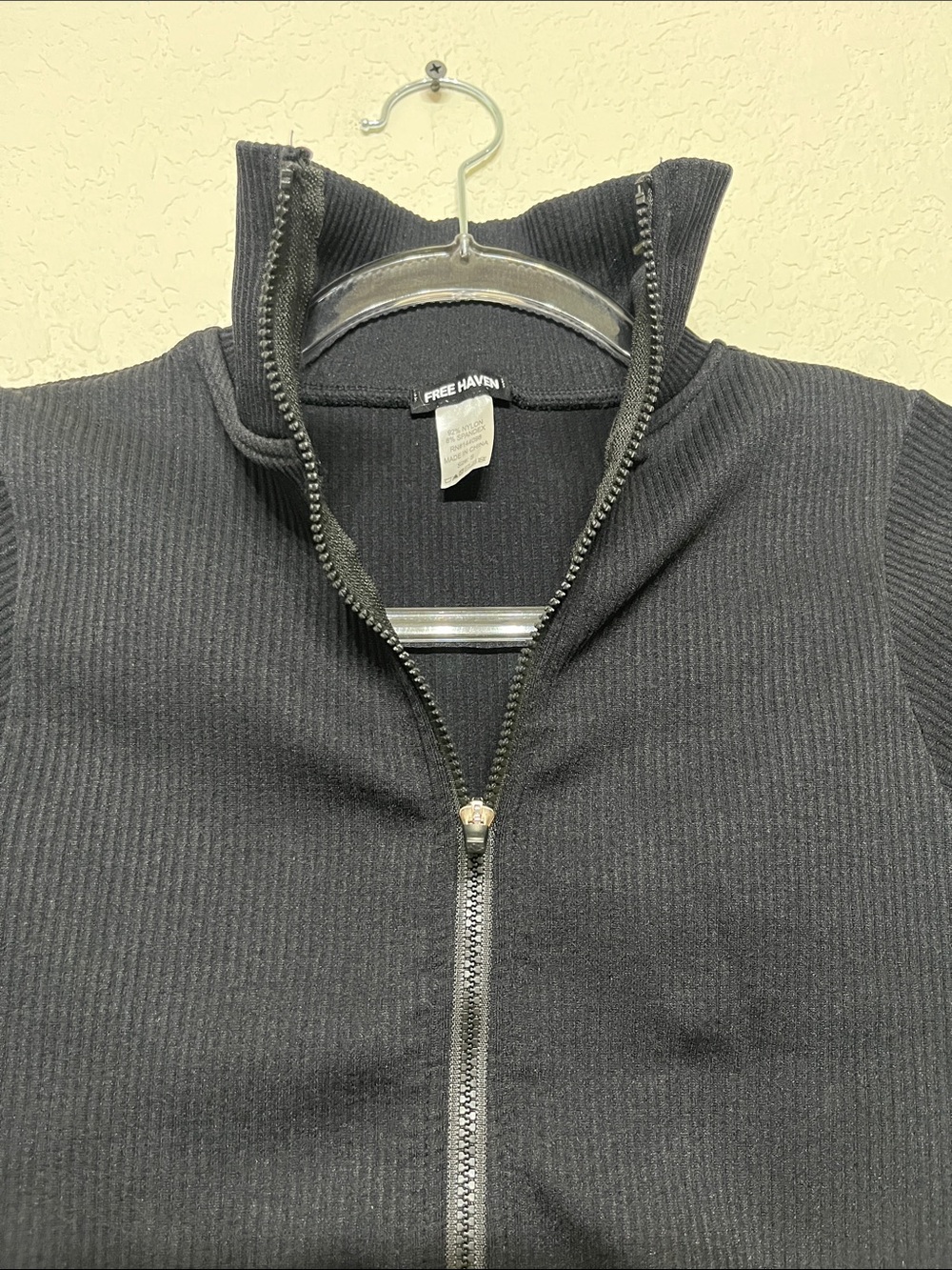 Women’s Size Small Short-Sleeve Zip-Up Mock Neck Active Top - Black - Picture 4 of 11